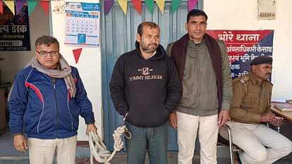 Bihar: अपने बेटे का सिर धड़ से अलग कर बैठा था... भाई ने बताया मंजर; हत्यारोपी पिता के चेहरे पर नहीं कोई पछतावा Gopalganj: Father accused of killing his innocent son sent to jail no remorse on his face body buried at night
