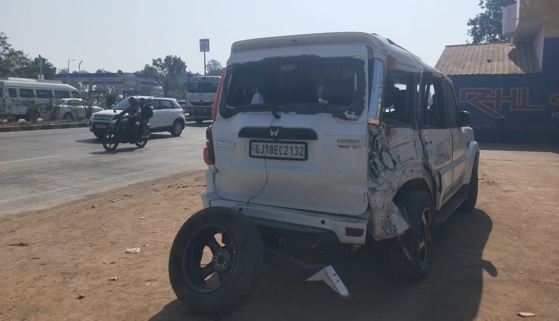 Kanpur Accident Young man dies in road accident was going to Maha Kumbh with friends body sent for postmortem