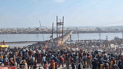 Mahakumbh 2025 Live : आज महाकुंभ का 34वां दिन, श्रद्धालु पवित्र संगम में लगा रहे हैं आस्था की डुबकी Mahakumbh Prayagraj 2025 Live Updates Devotees Sangam Ghats Snan Maha Kumbh Mela Photos Videos News in Hindi