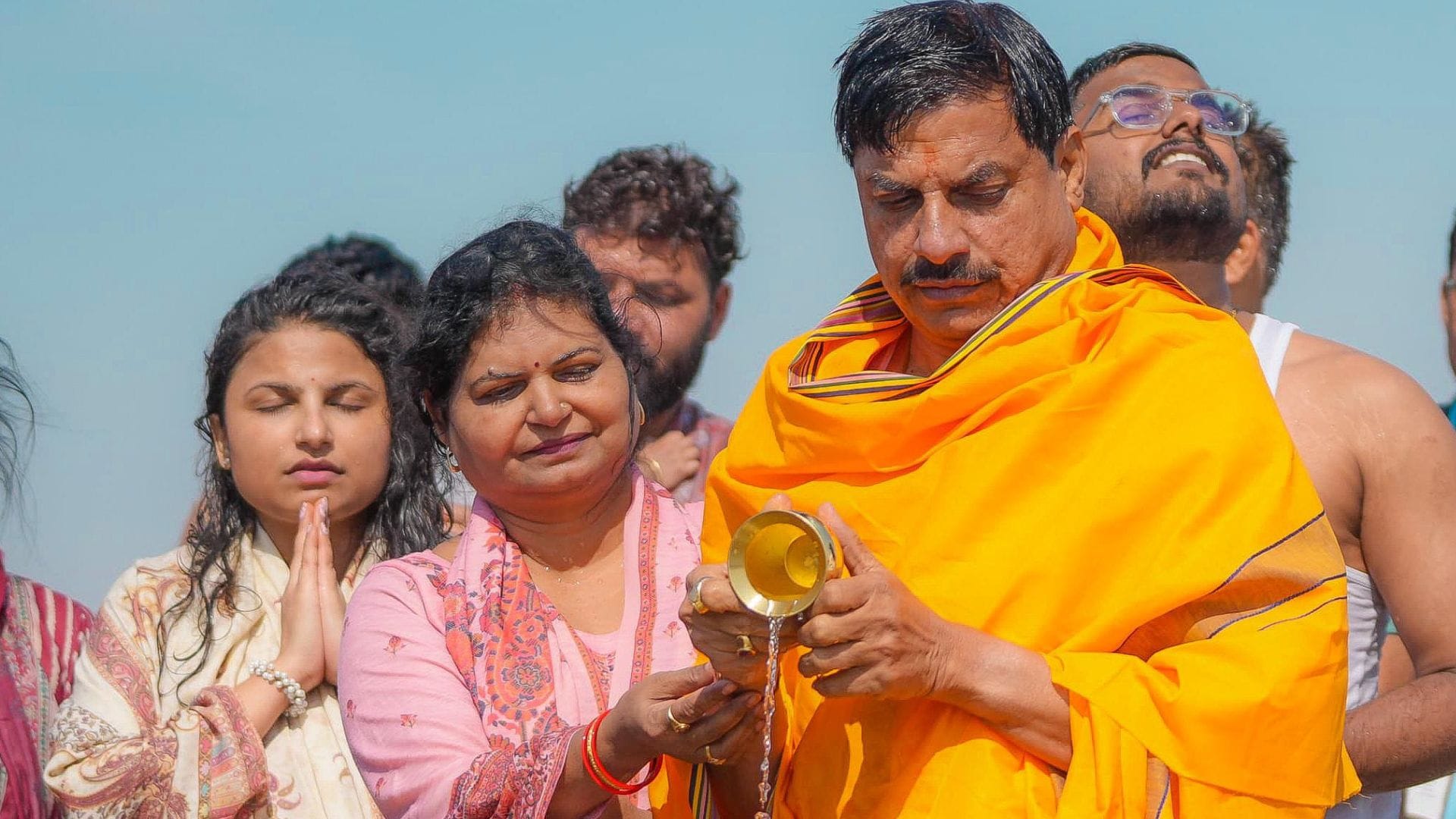 MP News: CM Dr. Yadav took a dip of faith in Prayagraj Mahakumbh, said – Good luck comes from the virtue of ma