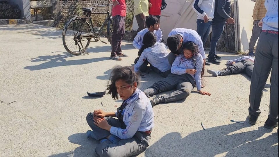 Up News Car Hits Girl Students Shocking Video Shows Girls Falling After Collision