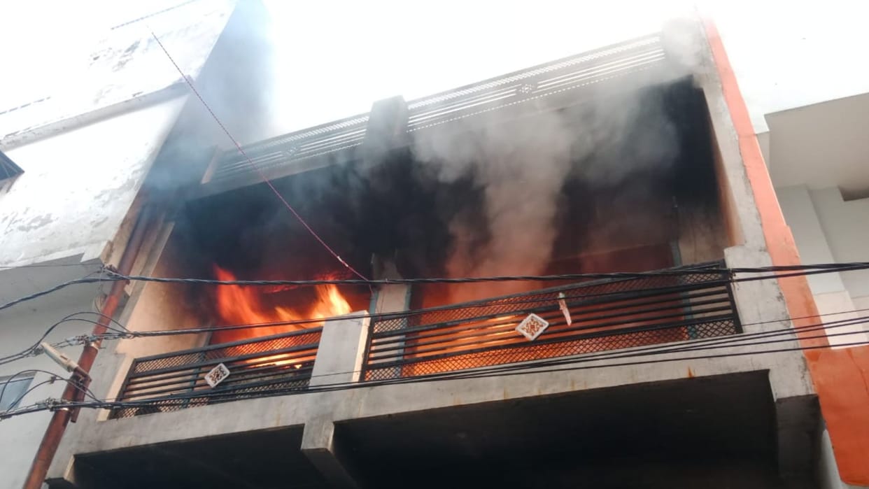 fire out in warehouse in Mau All goods burnt