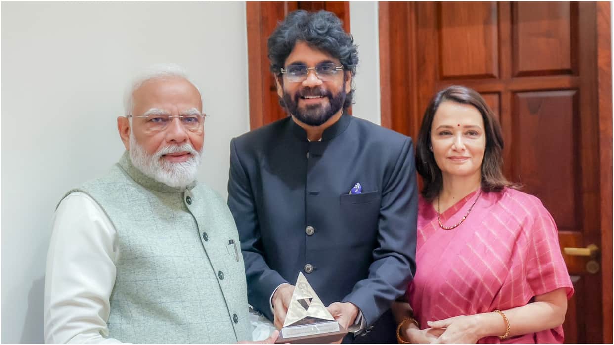 Nagarjun meet pm modi with family present him book legend akkineni nageshwar rao