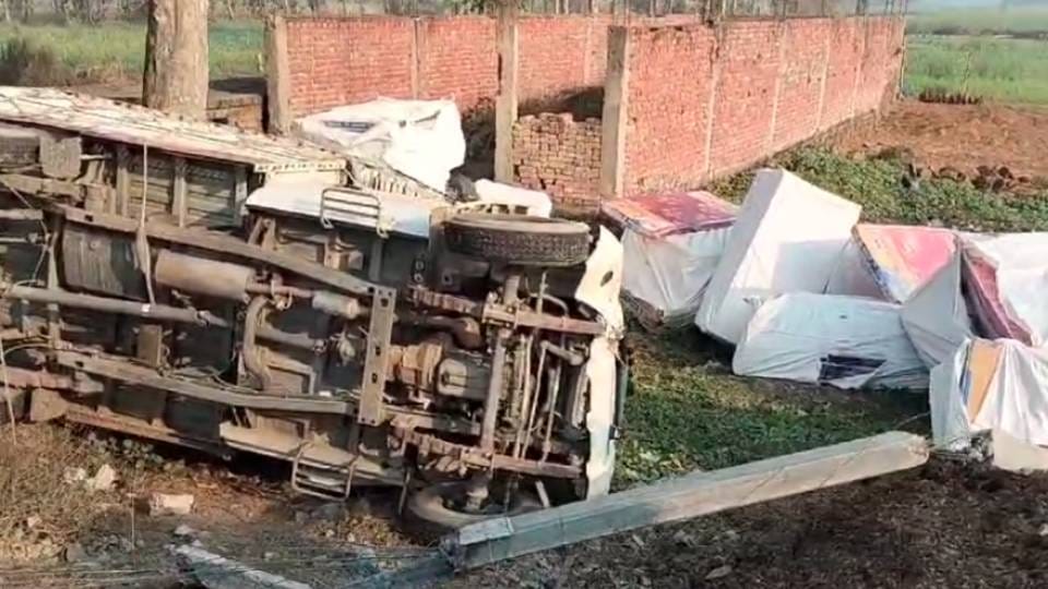 DCM and pickup collided while overtaking in Balrampur driver and helper died