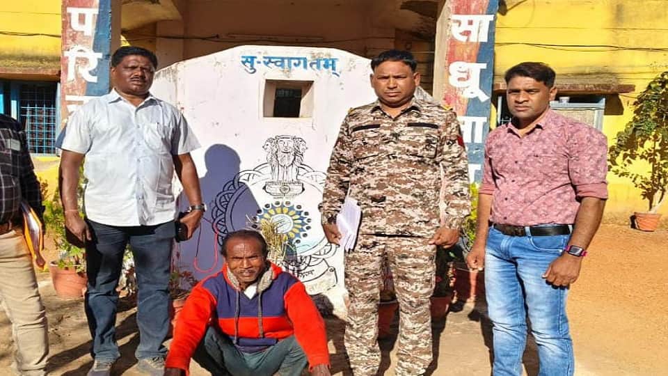 पुलिस की गिरफ्त में आरोपी