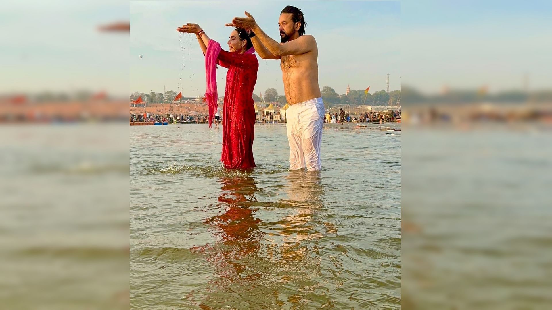 MP Anurag Thakur took a dip of faith in Sangam with his wife, posted the photo on social media