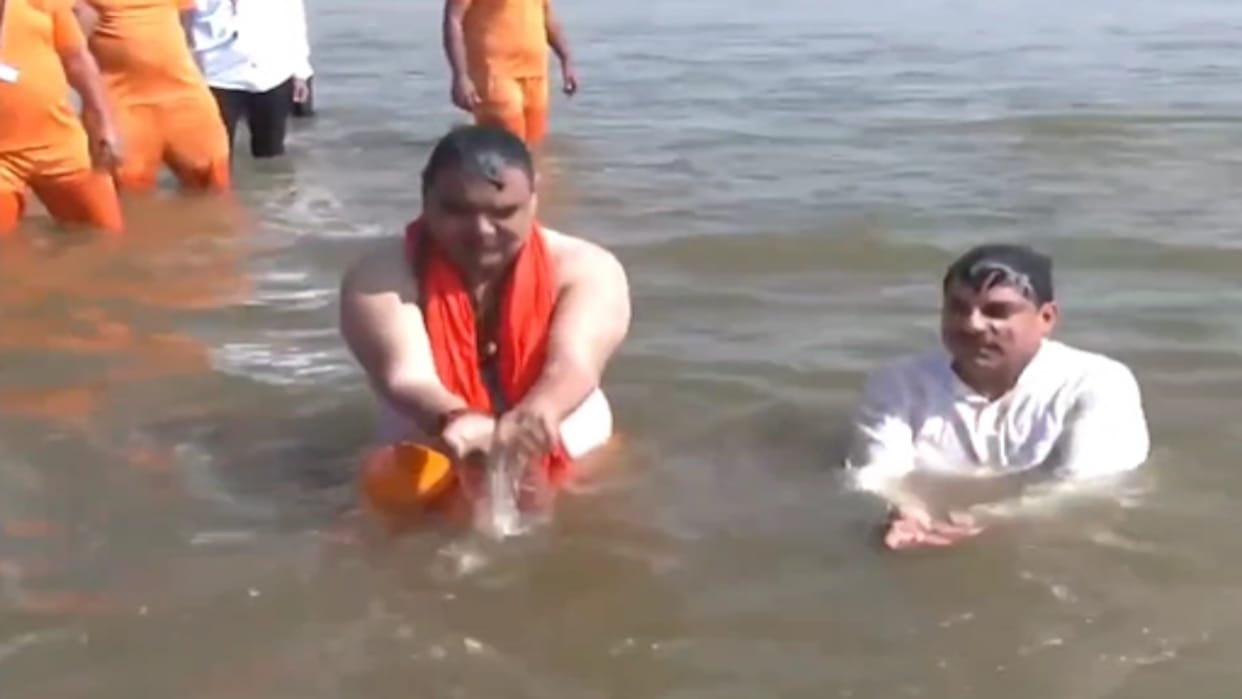 Mahakumbh: Rajasthan CM Bhajan Lal took a dip in the Sangam, said - feeling of divine spiritual powers