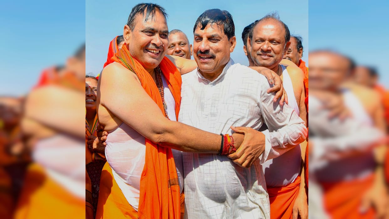 Mahakumbh: Rajasthan CM took holy dip in Sangam along with cabinet, cabinet meeting held on Triveni banks