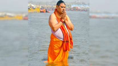 Mahakumbh: Rajasthan CM took holy dip in Sangam along with cabinet, cabinet meeting held on Triveni banks