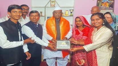 Salumber Haribhau Kisanrao Bagde reached Sagata village to maintain 40 years old friendship