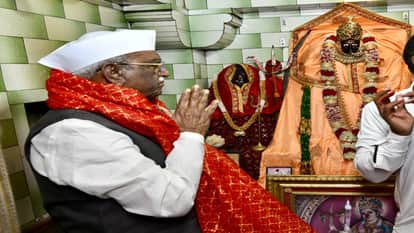 Salumber Haribhau Kisanrao Bagde reached Sagata village to maintain 40 years old friendship