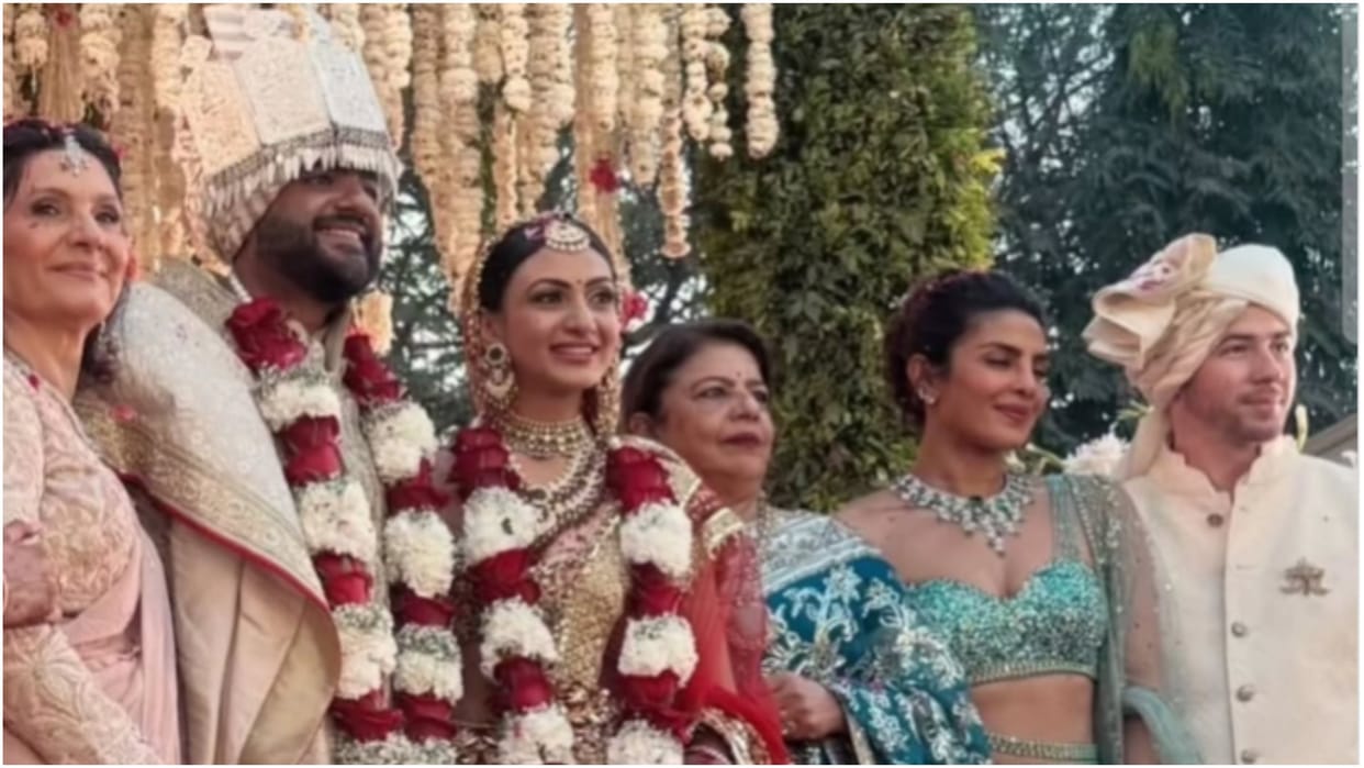 Siddharth Chopra Kisses Neelam Upadhyaya After Jaimala Ceremony watch video