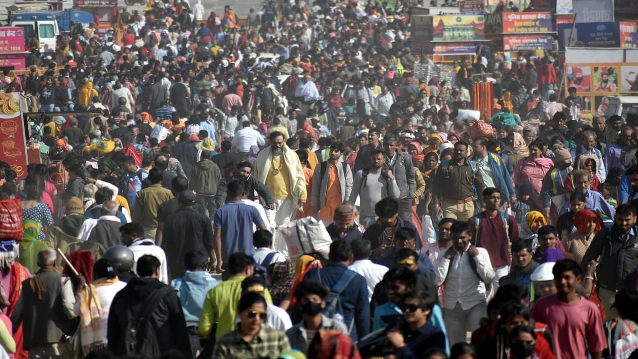 Mahakumbh 2025: Crowd gathered in Mahakumbh on Saturday, around 1.25 crore devotees took holy dip