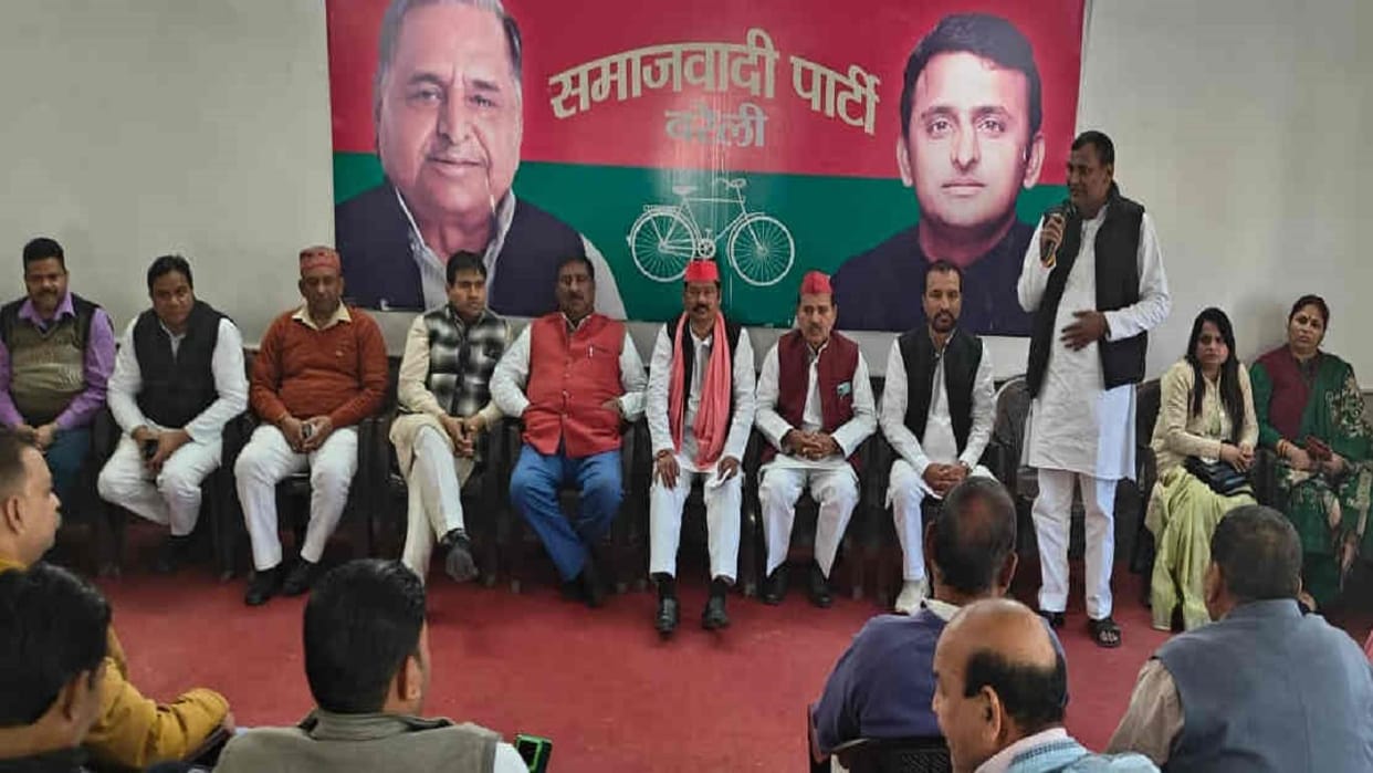 SP MLA Shahjil Islam expressed his pain sultan Beg kept listening silently in Bareilly