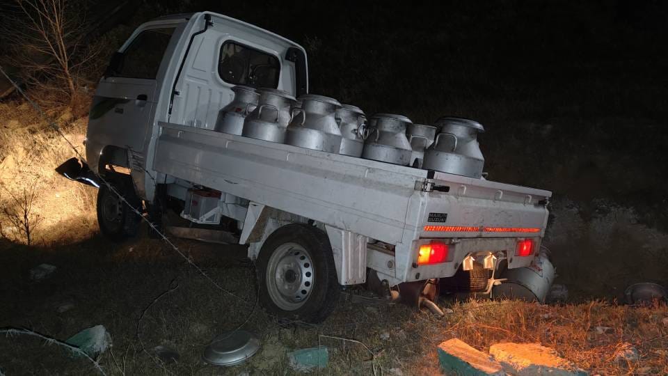speeding milk van hit bike In Amethi young man going to wedding procession died