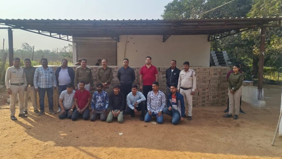 Durg: A cache of illegal liquor caught in Patan before voting