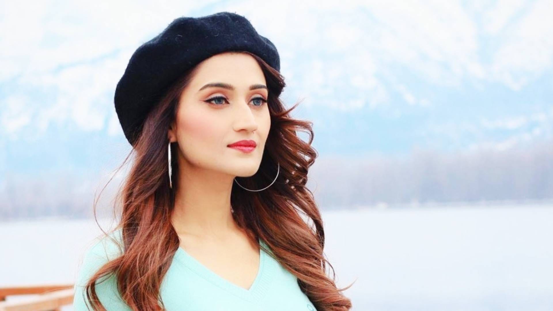 Arushi Nishank dreamy look film The Battle of Shatrughat poster released Actress Bollywood Entertainment