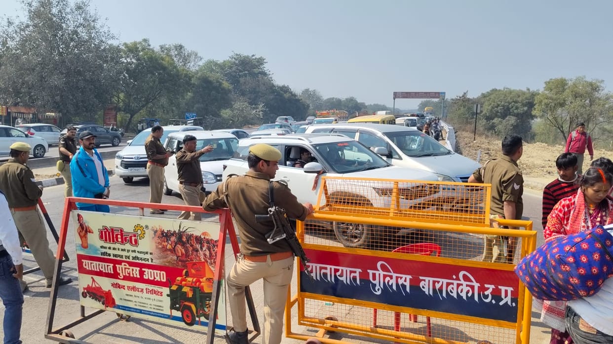 Diversion on Lucknow Ayodhya national highway in Barabanki.