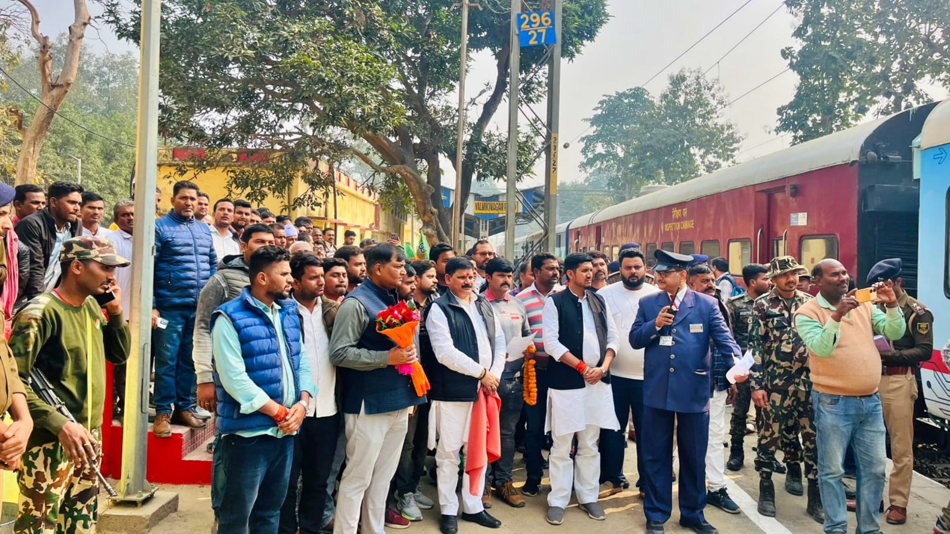 Bettiah News: Union Railway Minister Ashwini Vaishnav arrived on Bihar tour, inaugurated Cantonment ROB
