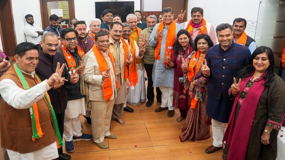 Senior BJP leaders meet newly elected Delhi MLAs asks them to maintain transparency