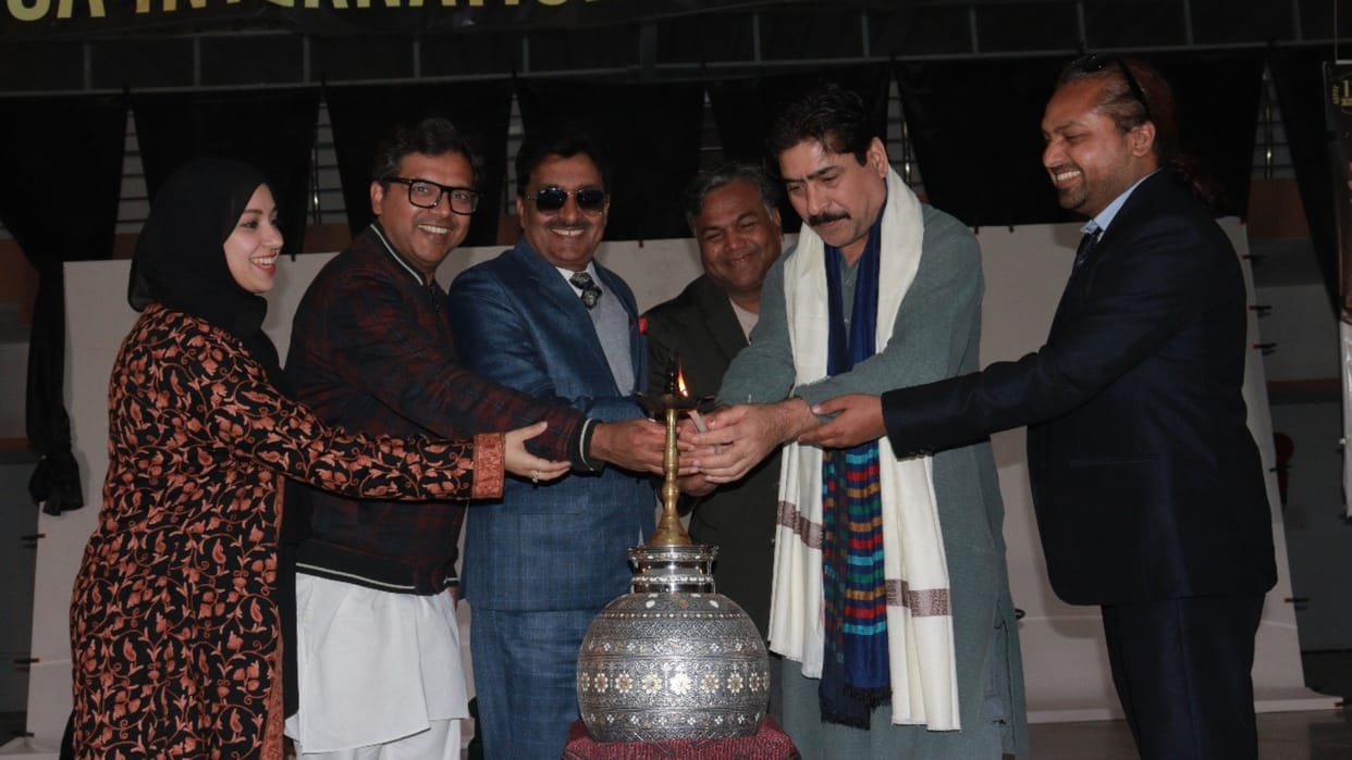 Bihar News : Grand finale 12th Darbhanga International Film Festival,Dada Lakhmi film by actor Yashpal Sharma.