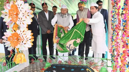 Bihar: Chief Minister Nitish Kumar reached Maner Sharif Dargah, wore Chadar, sought prayers for the public.