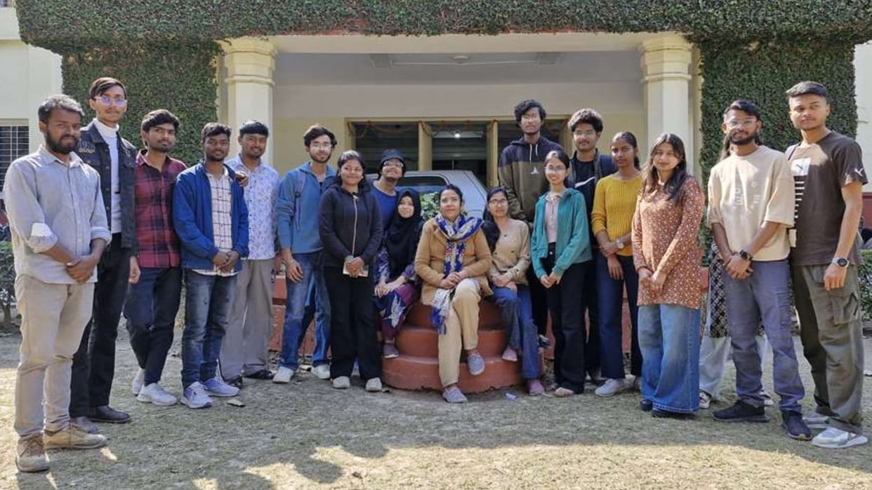 BHU students got scholarship of 25 thousand rupees academic performance will boost