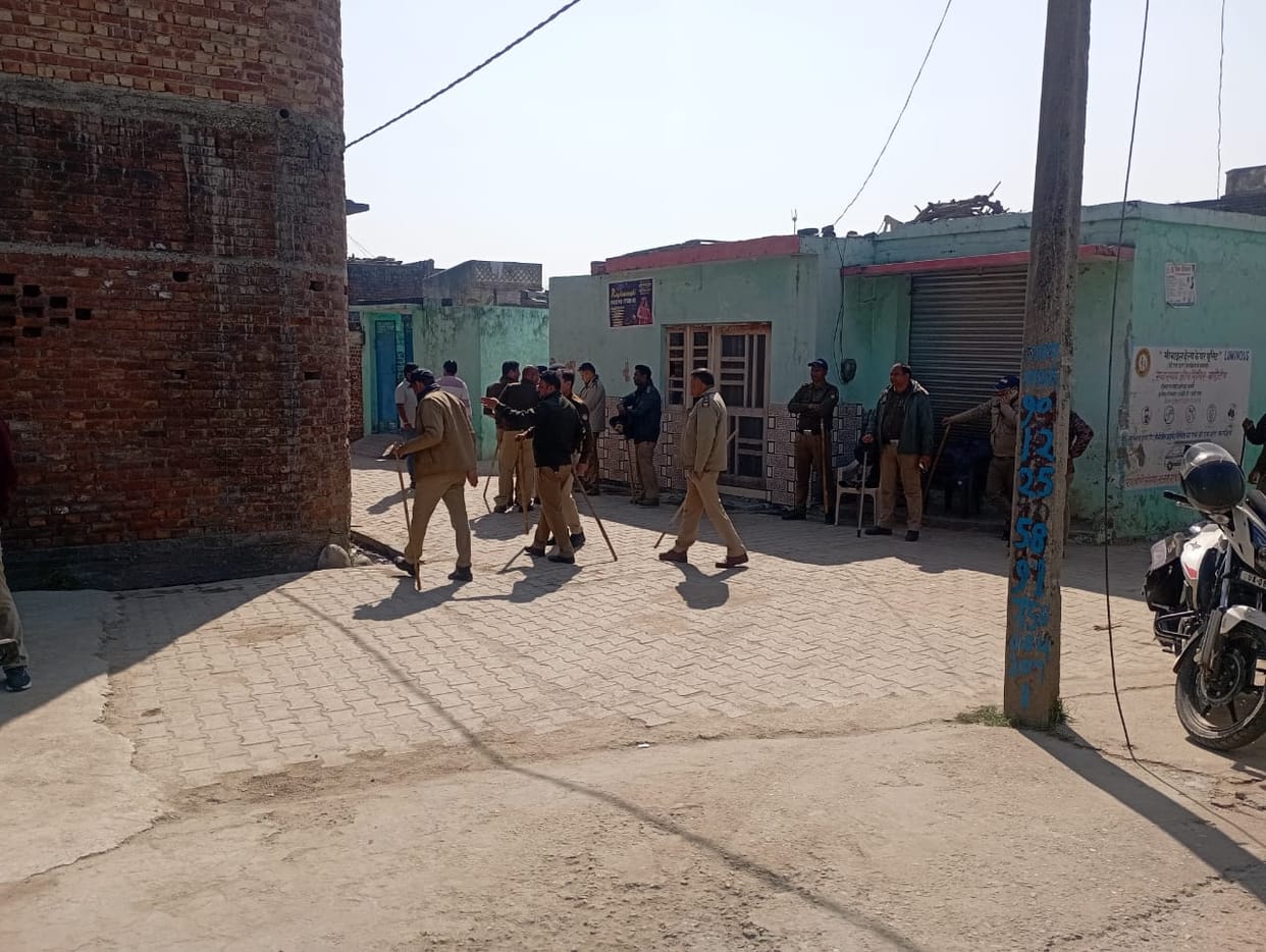 Roorkee News: Two communities pelted stones at each other over kidnapping of a teenager ten injured