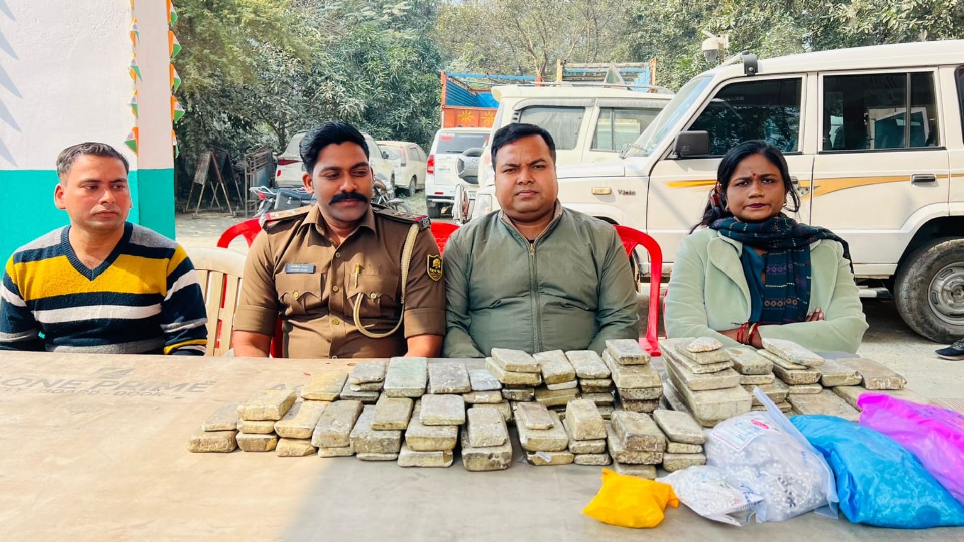 Gopalganj News: Income Tax Department seized 128.6 kg silver worth Rs 1.29 crore; smugglers taken into custody