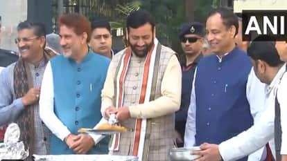 BJP's historic victory in Delhi elections: Haryana CM Nayab Singh Saini made jalebi, celebrated with leaders