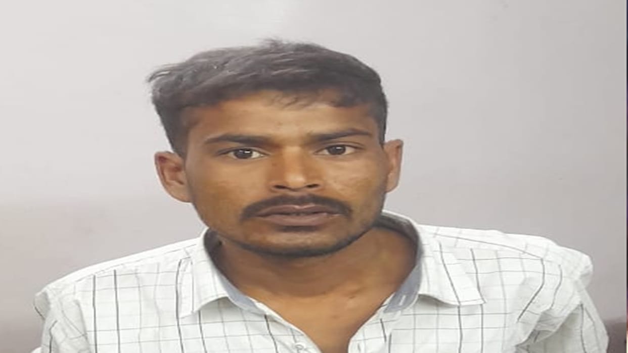 Attempt to sell liquor during civic elections, police confiscated country liquor, one accused arrested in Raip