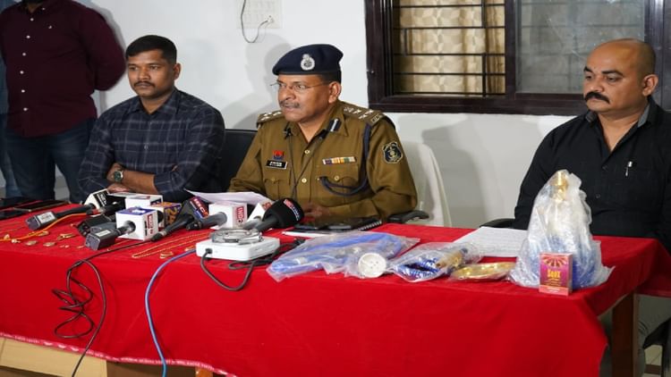 Raipur: सोने-चांदी के जेवरातों की सफाई बहाने झांसा, असली के जगह लौटते थे नकली सामान,बिहार के 6 आरोपी गिरफ्तार