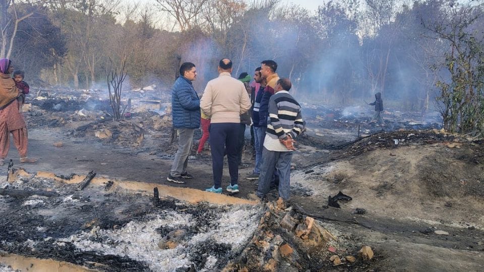 Fire breaks out in migrant slums in Fatehpur