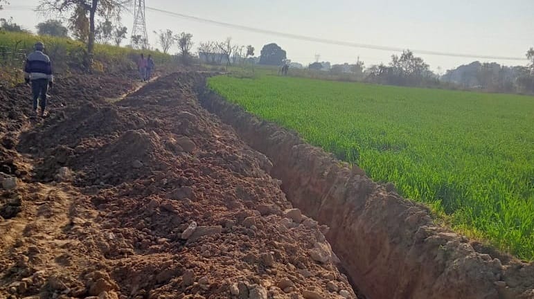 Accused of forcibly removing the drain from the field  victim said measurement was not done