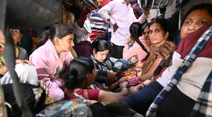 Kanpur joy of going home for Chhath no space even in train gallery trains going to Bihar are getting packed