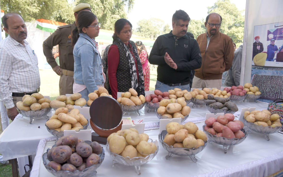 UP: 12 progressive farmers of the state were honored, they are doing new experiments in farming.