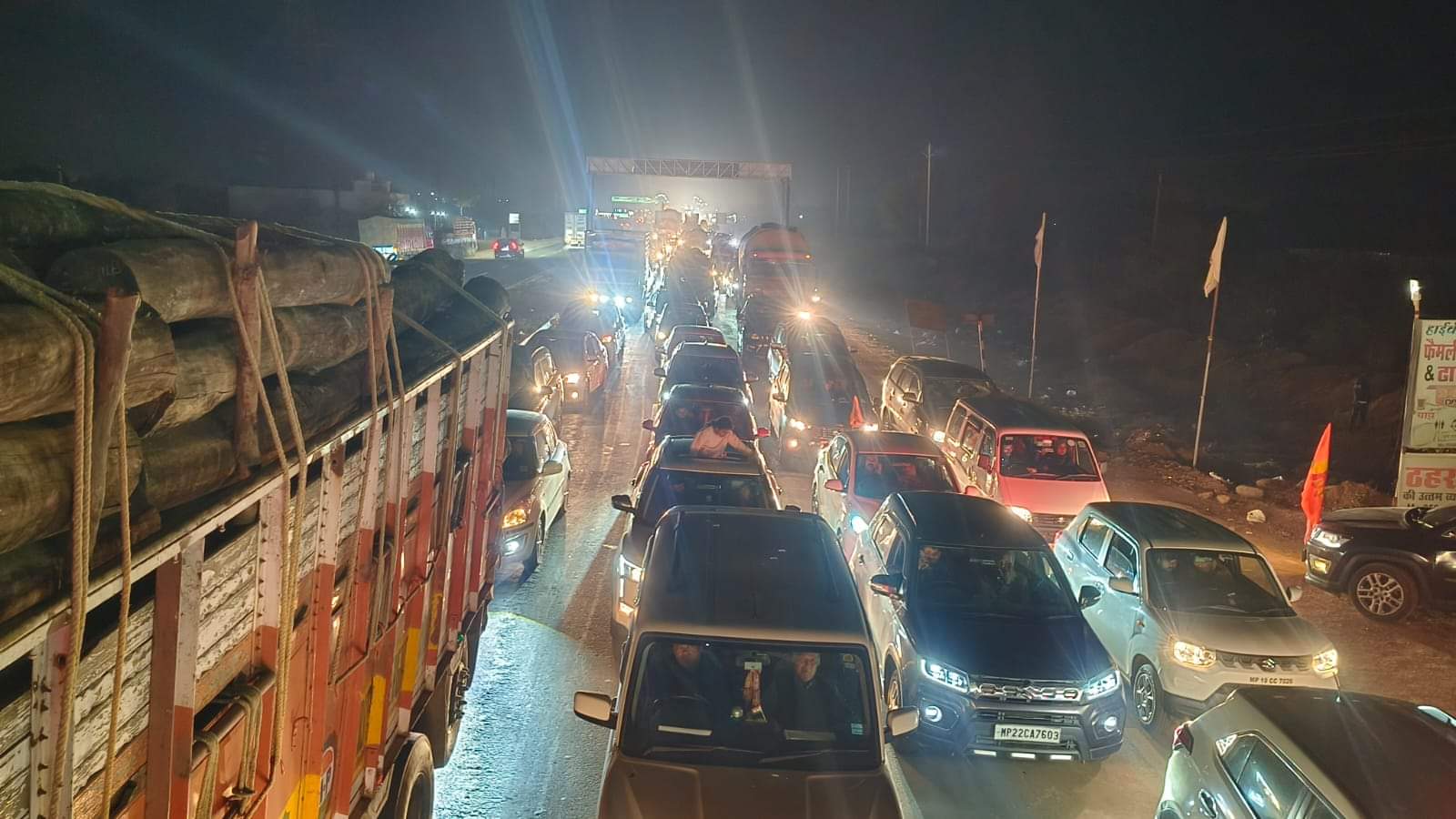 Mahakumbh Traffic news Long Traffic Jams on Katni Maihar and Rewa Routes to Prayagraj