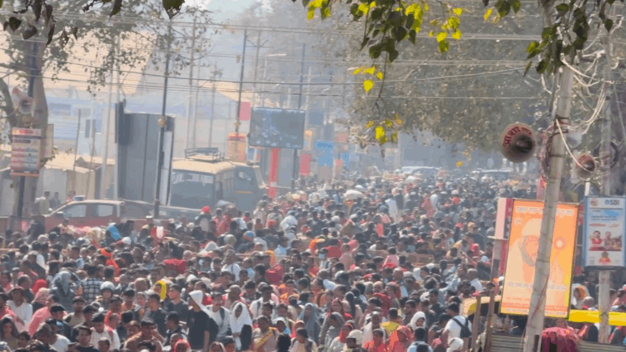 Mahakumbh 2025 jam from Jhunsi to Alopi Bagh in Prayagraj