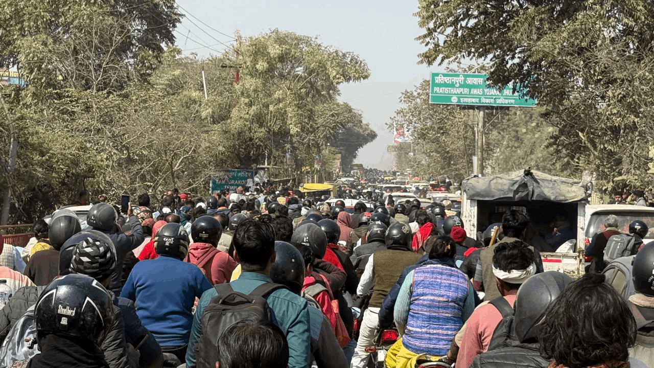 Mahakumbh 2025 jam from Jhunsi to Alopi Bagh in Prayagraj
