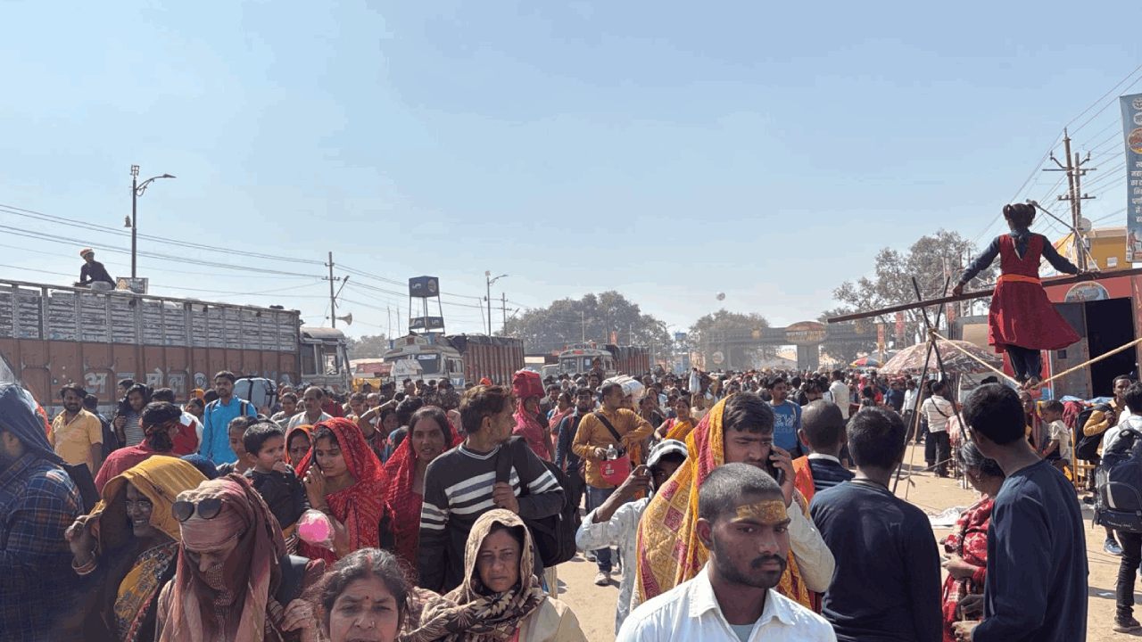 Mahakumbh 2025 jam from Jhunsi to Alopi Bagh in Prayagraj