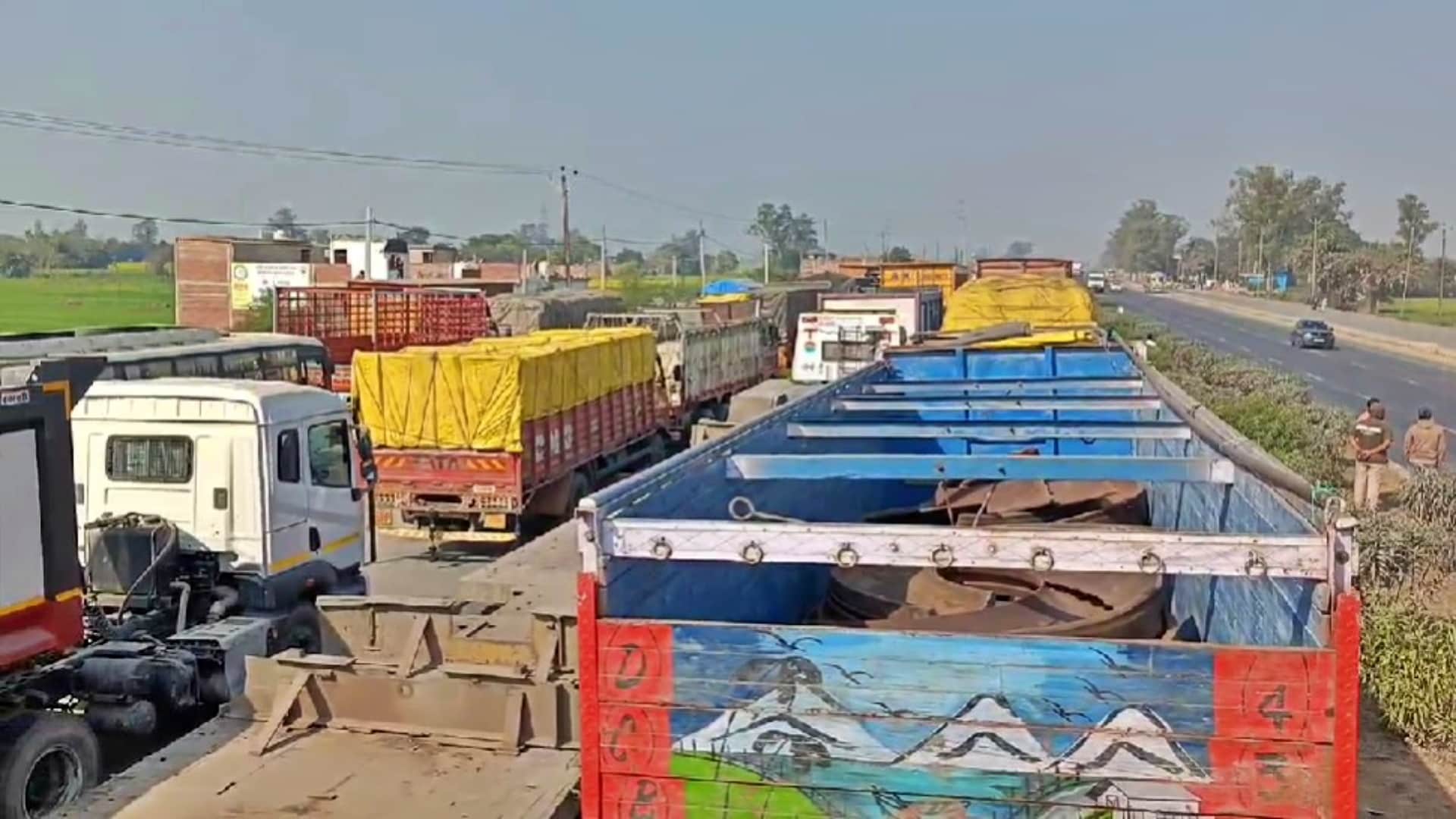 Mahakumbh Traffic News 30 Km Jam at UP Bihar Border Travelers Stuck for 24 Hours Check latest updates advisory
