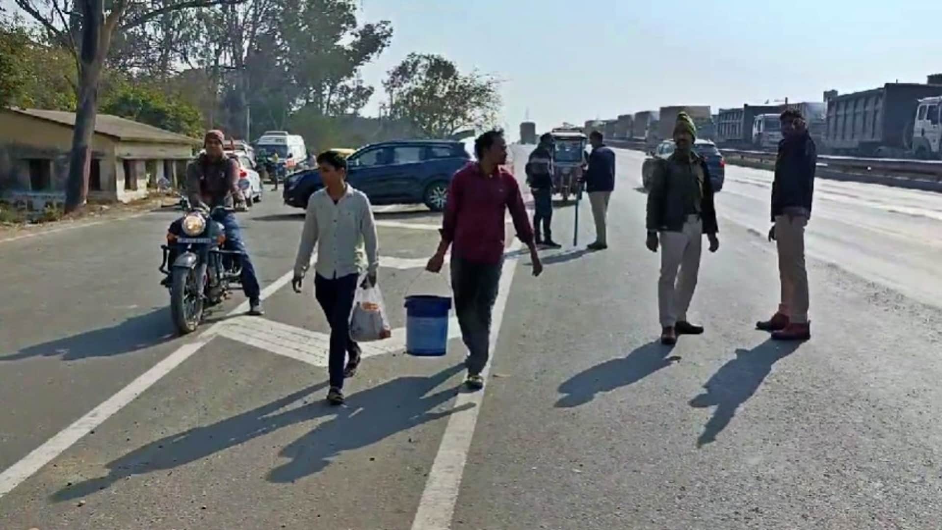 Mahakumbh Traffic News 30 Km Jam at UP Bihar Border Travelers Stuck for 24 Hours Check latest updates advisory