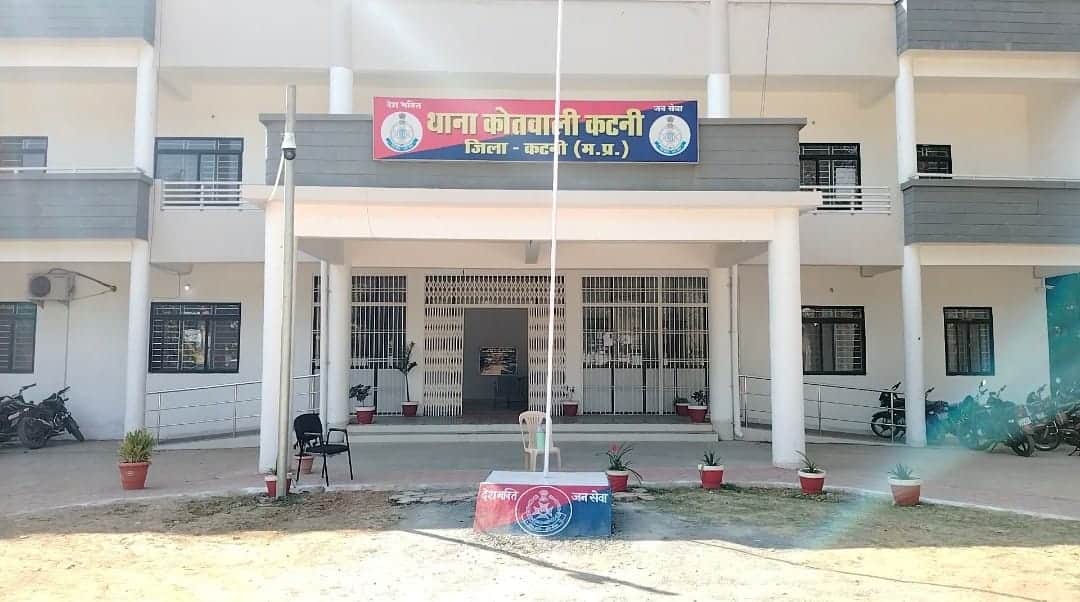 Valentine Week: You should be a little more insulting...Aashiq put up posters of the girl's name in the city