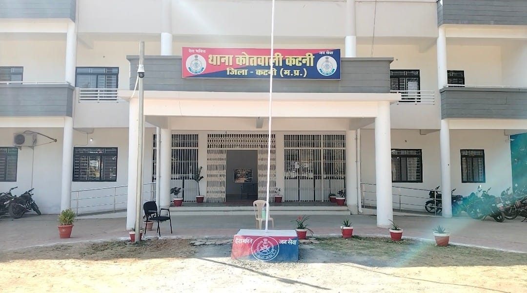 Valentine Week: You should be a little more insulting...Aashiq put up posters of the girl's name in the city