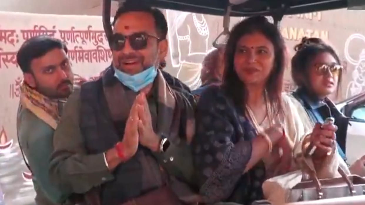 Pankaj Tripathi arrived at Maha Kumbh 2025 Sangam with his family said this about prayagraj traffic