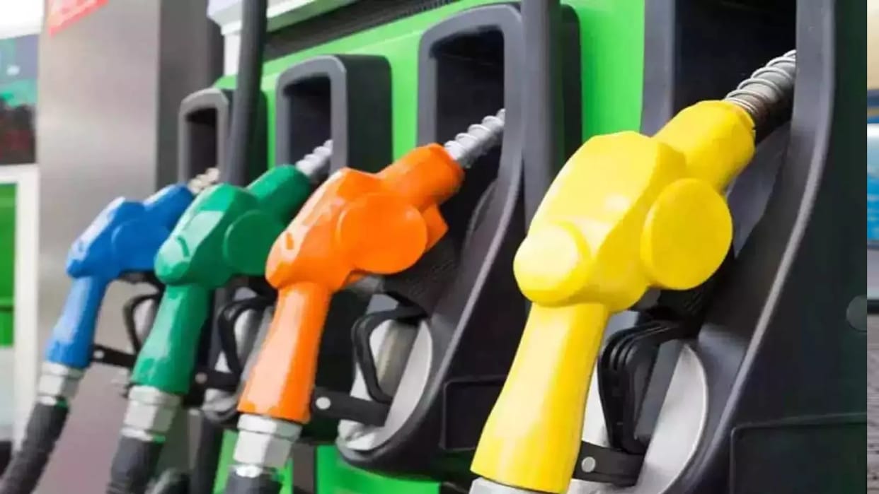 Petrol and diesel tankers stuck due to no entry of big vehicles, problems increased in the city.