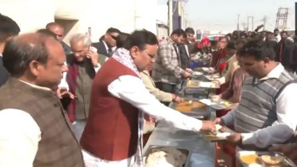 Rajasthan: CM Serves Food to Devotees at Rajasthan Pavilion, to Meet BJP District Presidents This Evening