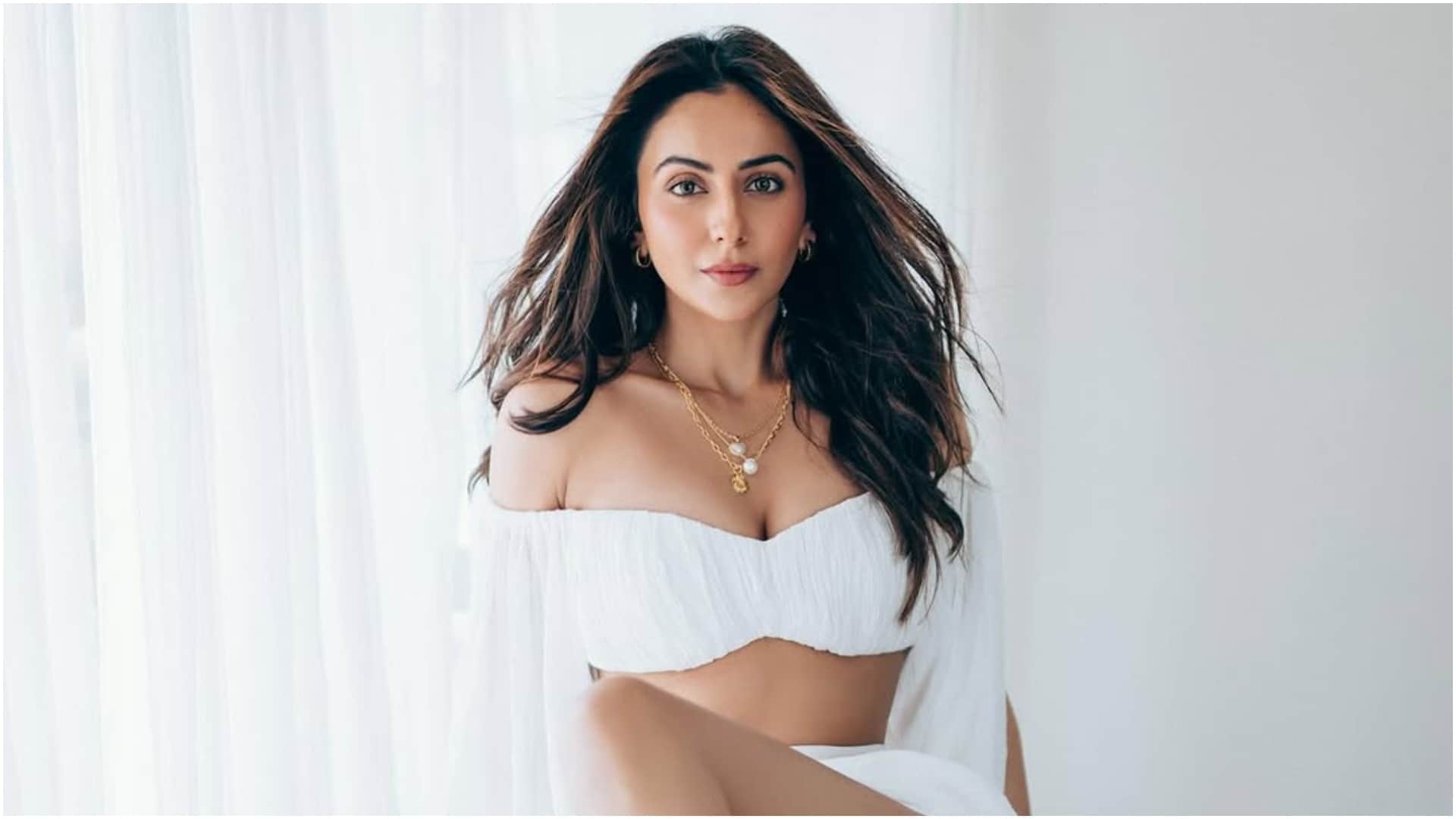 Ajay Devgan has romanced with youngest actress in movies now Vaani Kapoor of raid 2 is included in the list