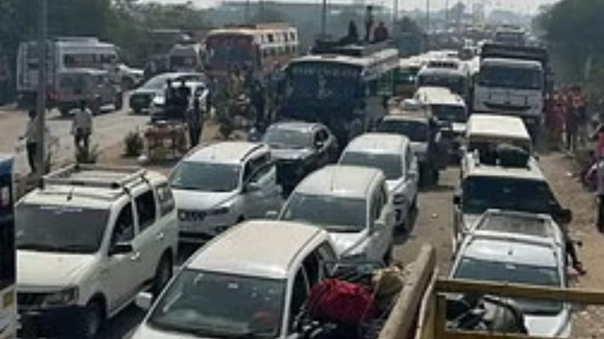 Mahakumbh Traffic news Long Traffic Jams on Katni Maihar and Rewa Routes to Prayagraj