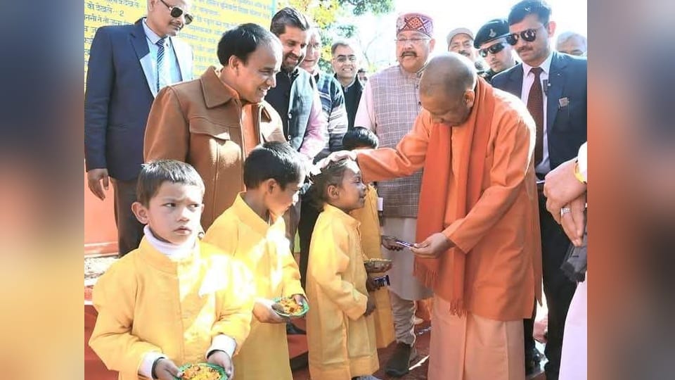 Uttarakhand News CM Yogi reached his school remembered his childhood days teacher also share Moment